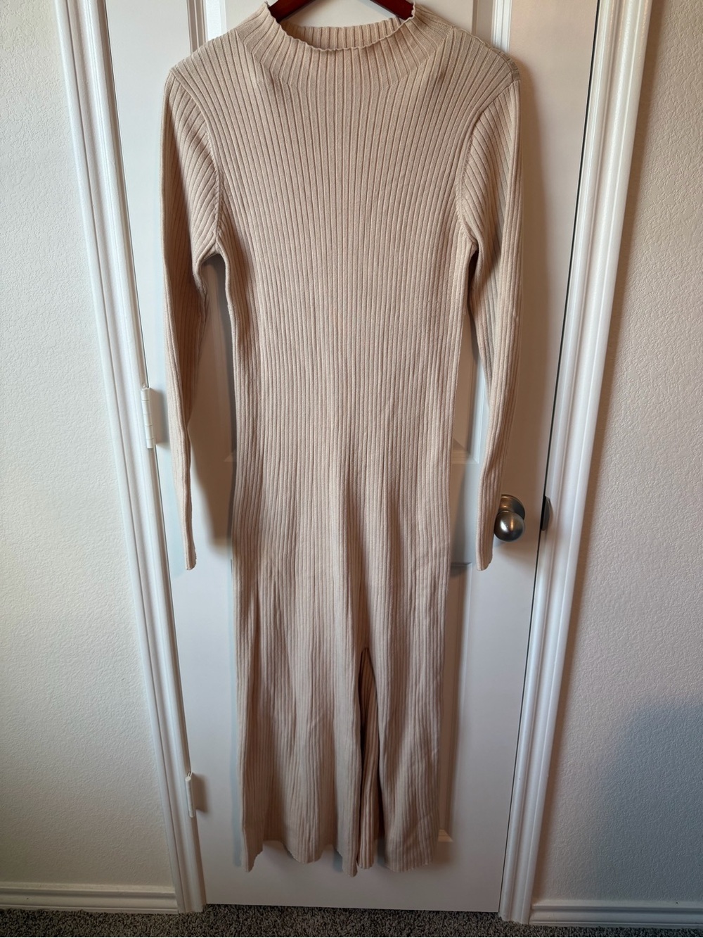 ⚡️ASTR The Label Ribbed Long Sleeve Maxi Dress in Beige